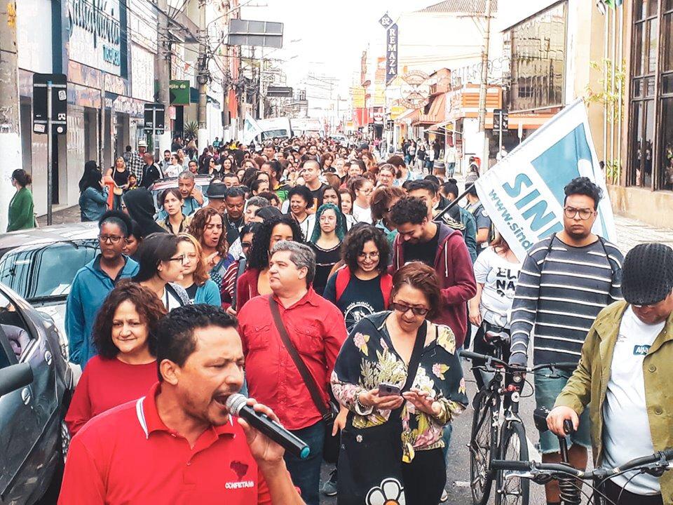 Mais de 115 escolas fechadas devido à greve, assegura sindicato